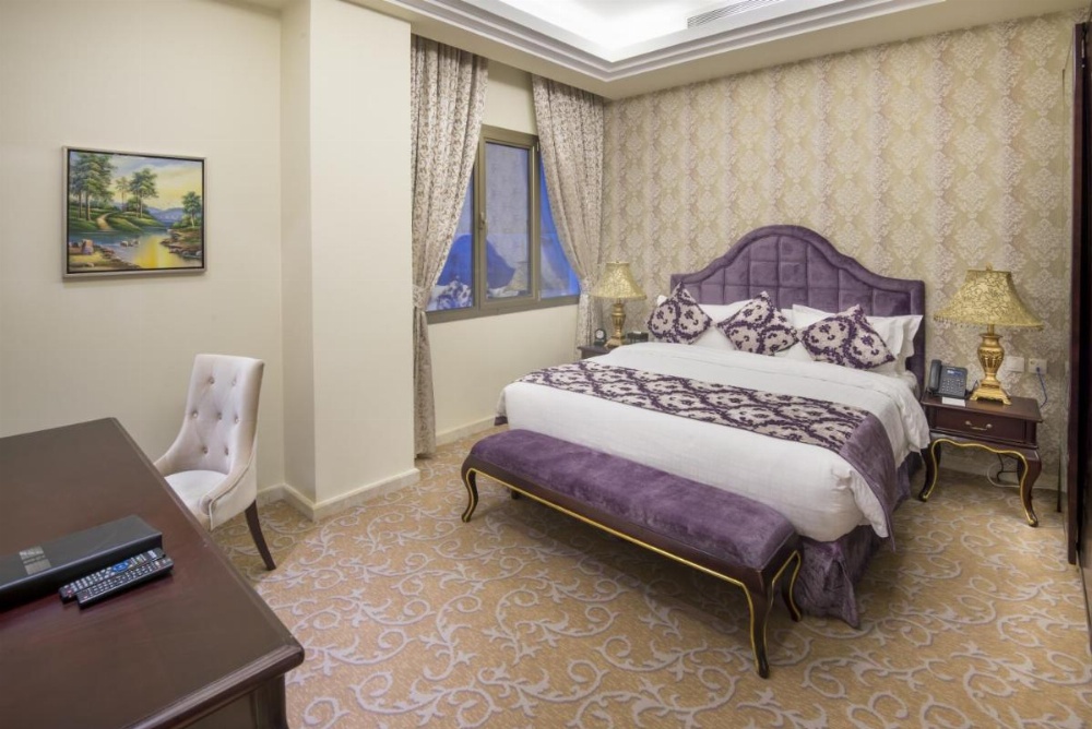 Room image 4